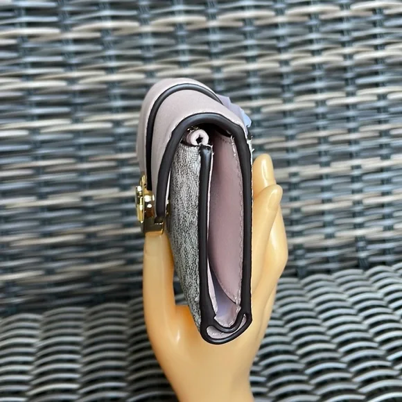 MICHAEL KORS CARMEN MEDIUM LOGO AND FAUX LEATHER WALLET POWDER BLUSH MULTI - Picture 3 of 16